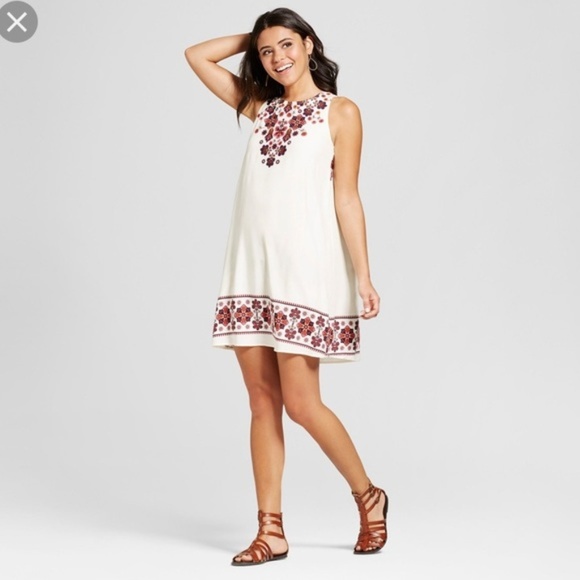 Xhilaration Dresses & Skirts - Xhilaration Sleeveless Floral Shift Dress